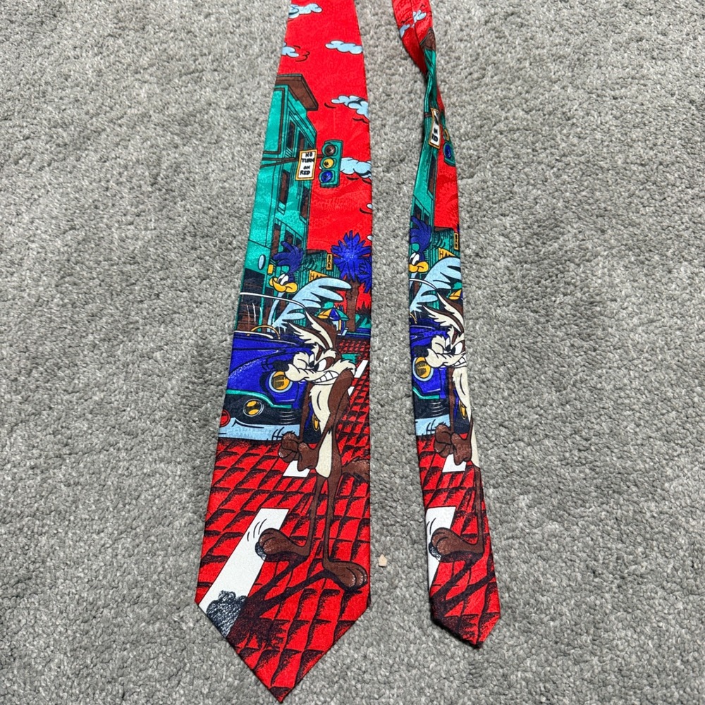 Vintage 1992 Looney Tunes Wile E Coyote Road Runner Silk Tie Handmade Italy Red